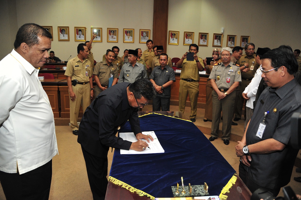 Rosman Malomo Tandatangani Batas Kabupaten Inhil-Inhu